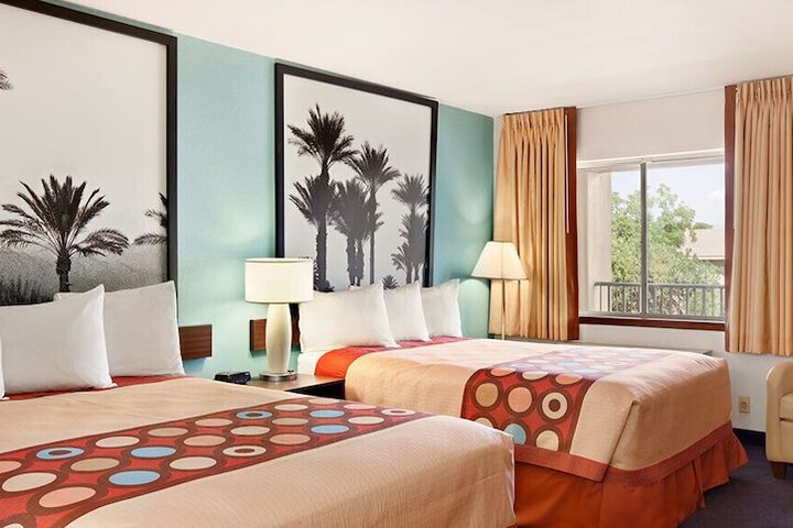 Room 14 of 25