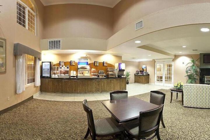 Holiday Inn Express Delano by IHG
