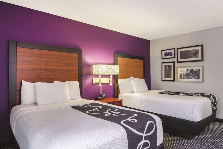 Room 6 of 28