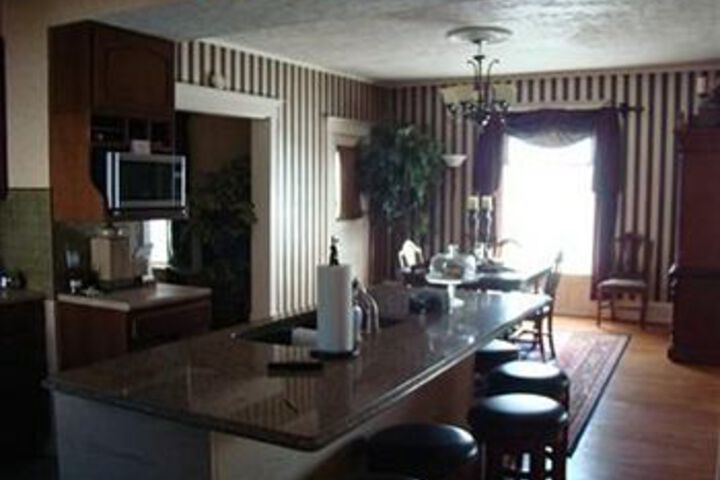 Vintage Charm Bed & Breakfast Hotel