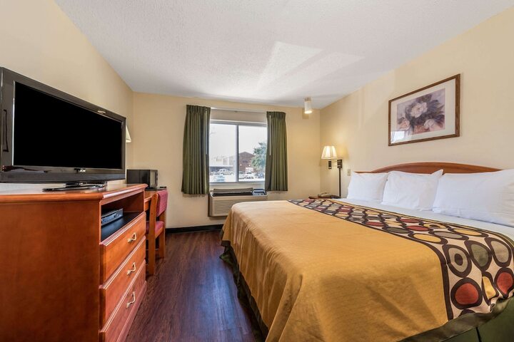 Room 7 of 16