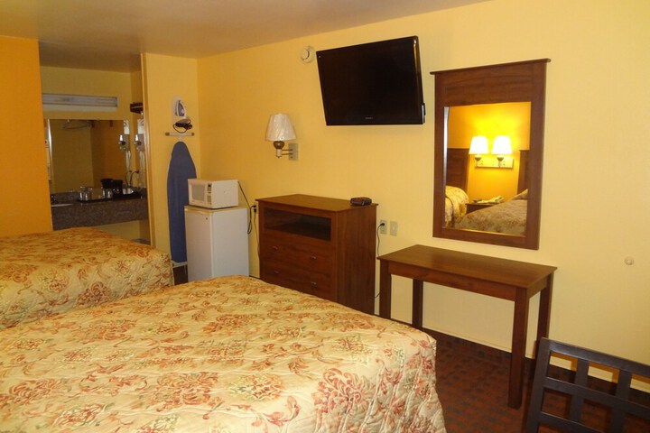 Room 18 of 28