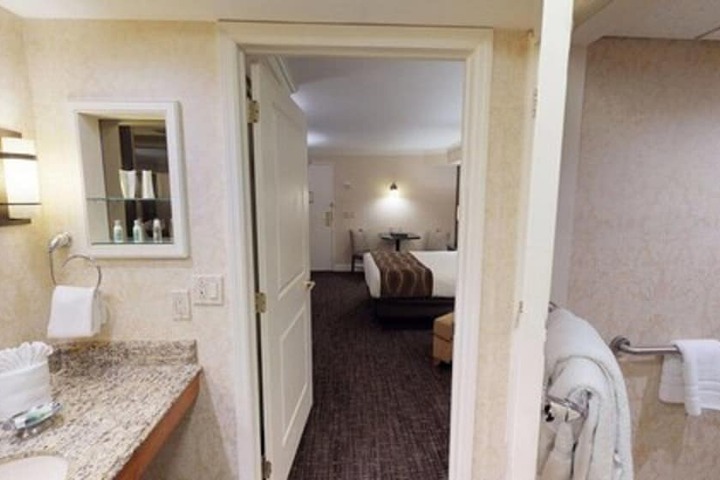 Room 71 of 80