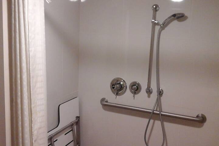 Room 46 of 86