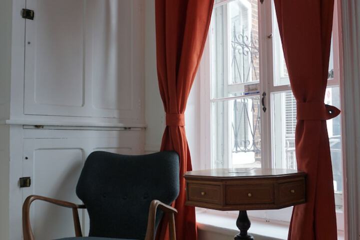 Room 60 of 76