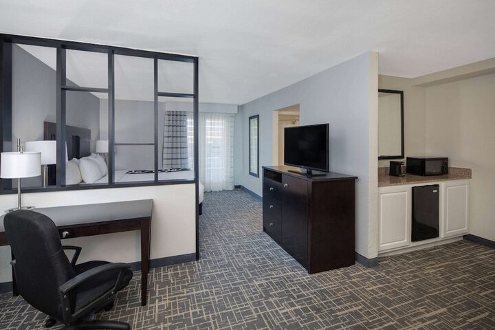 Room 35 of 62