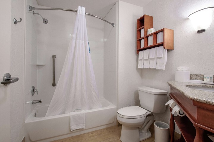 Room 15 of 26