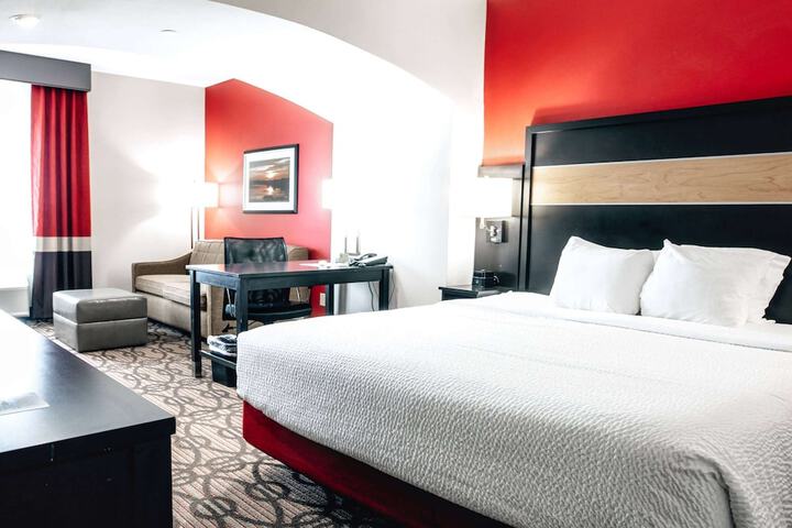 La Quinta Inn & Suites by Wyndham Starkville at MSU