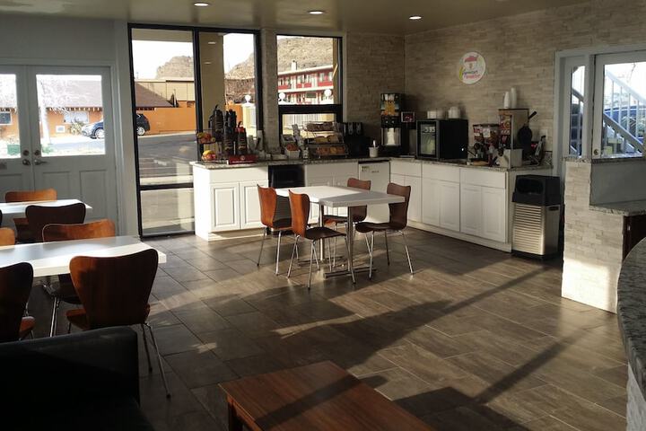 Super 8 by Wyndham Wendover