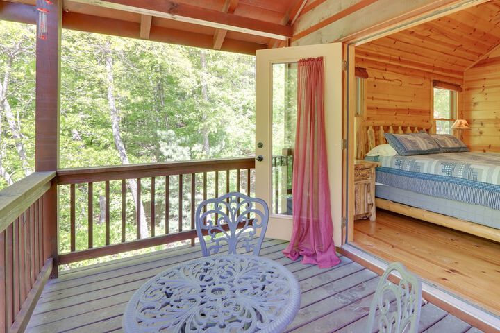 Private Ellijay Cabin w / Hot Tub & Amenities!