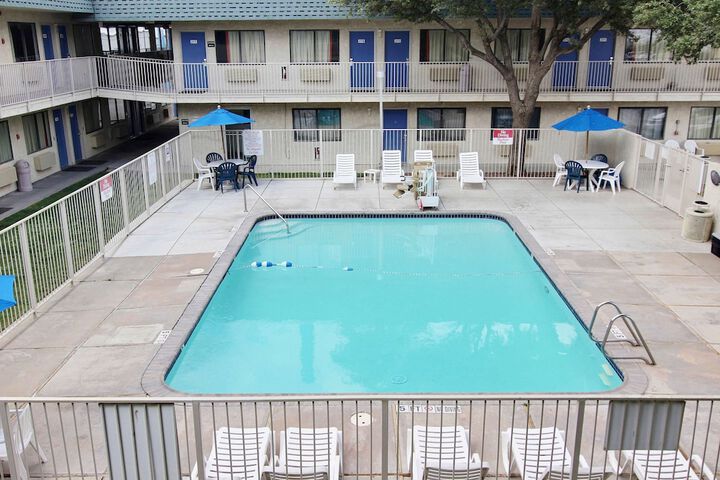 Pool 11 of 30