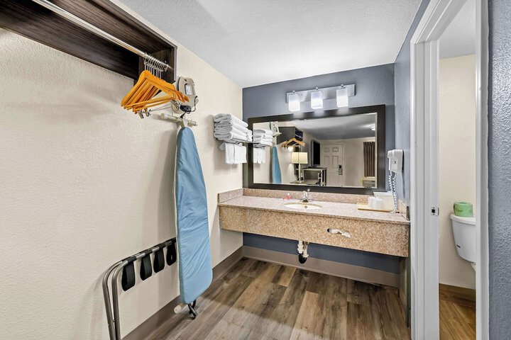 Room 12 of 24
