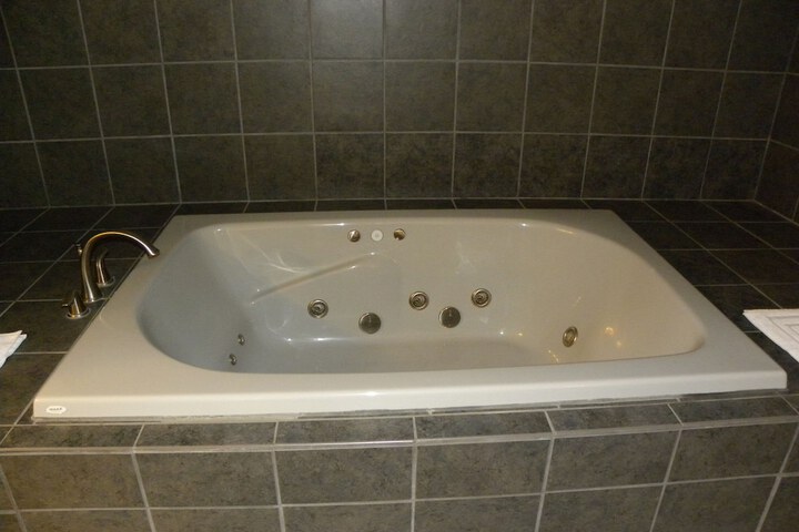Hot Tub 41 of 43