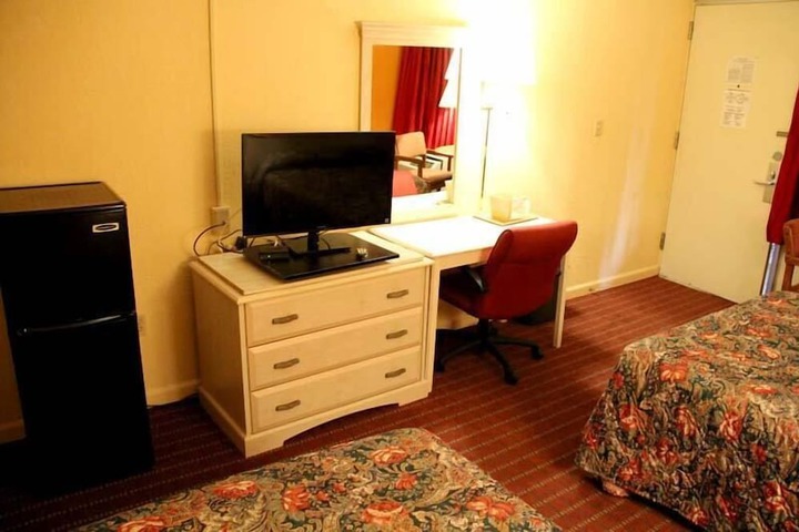 Travelers Inn