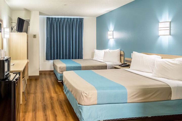 Room 27 of 39
