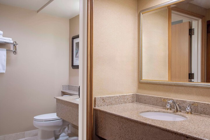 Hilton Orange County / Costa Mesa