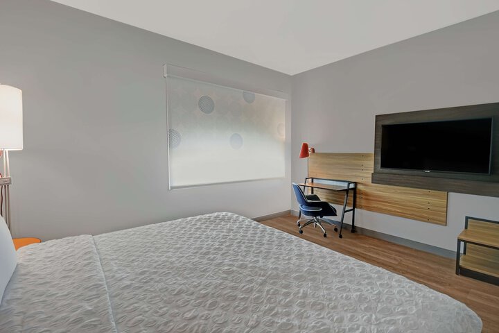 Room 21 of 34