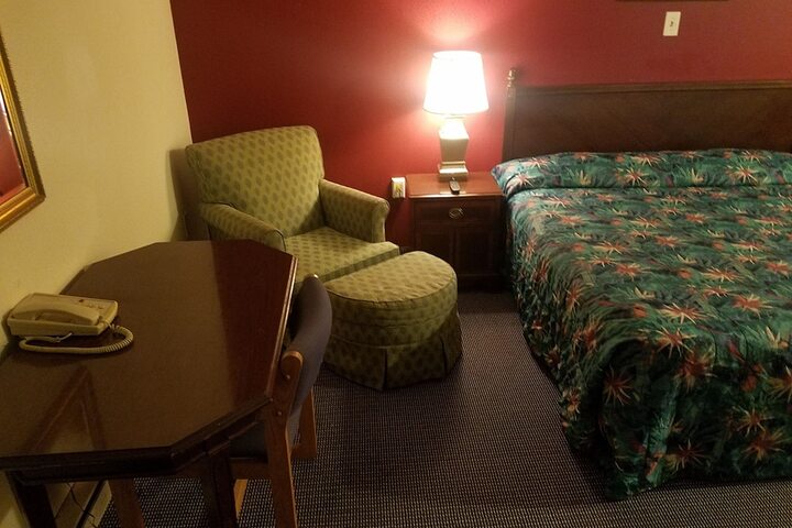 Room 9 of 37