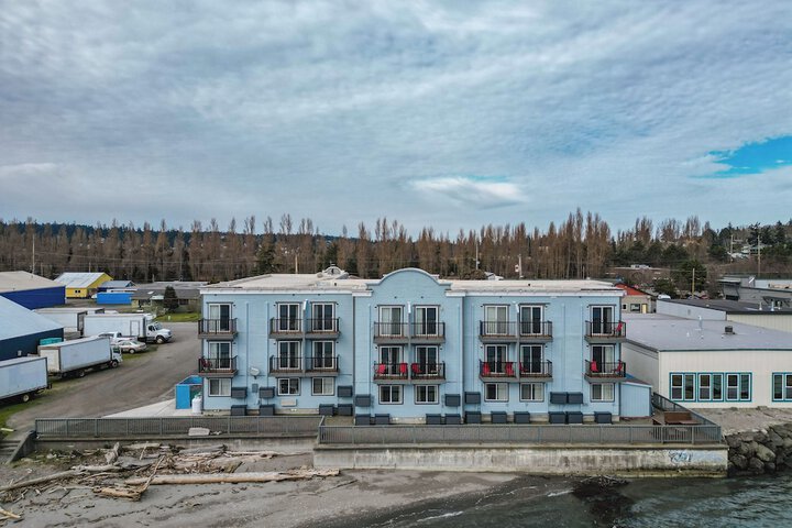 Water Front Inn