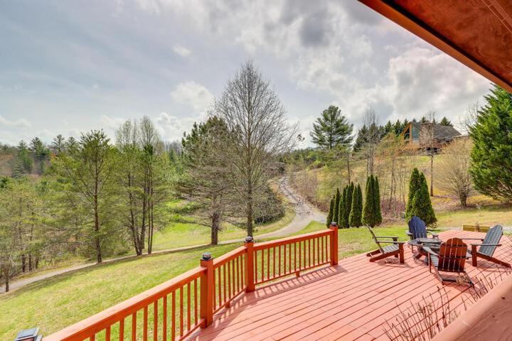Peaceful Cabin Retreat - 9 Mi to Murphy!