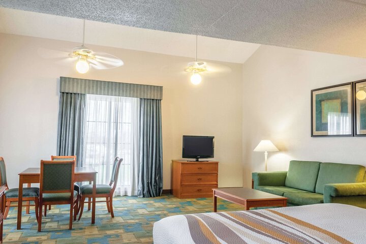 Room 18 of 25