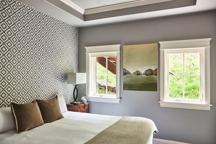 Element 52 Auberge Collection