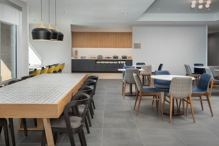 Breakfast/Coffee Service 32 of 34