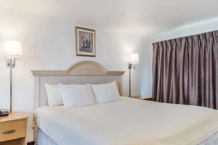 Americas Best Value Inn & Suites Hyannis Cape Cod
