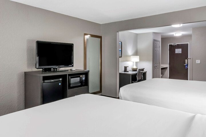 Room 34 of 41