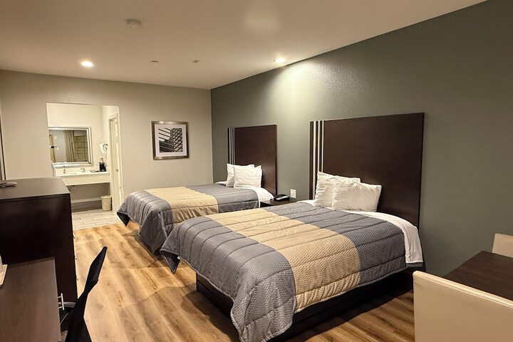 Scottish Inn & Suites - IAH Airport