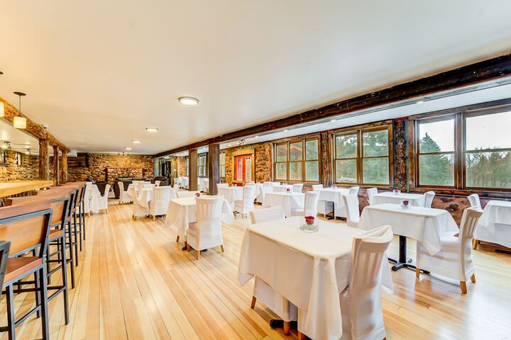Ballroom/Hall 62 of 89