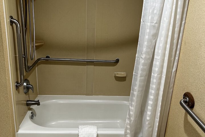 Room 10 of 18