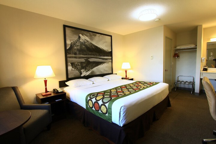 Room 25 of 43