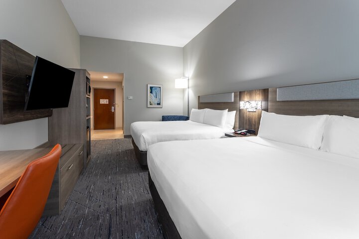 Room 32 of 38