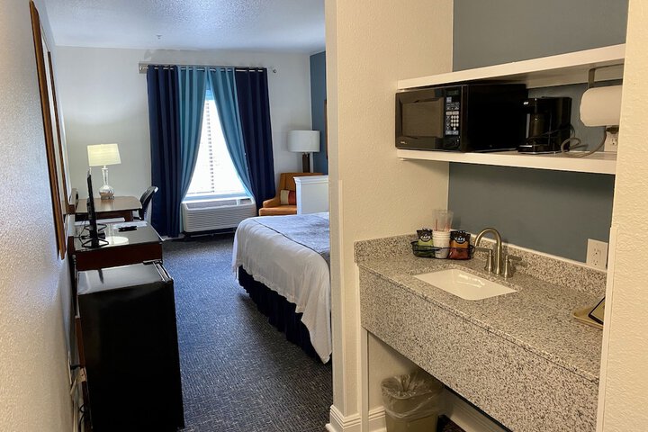 Room 50 of 76