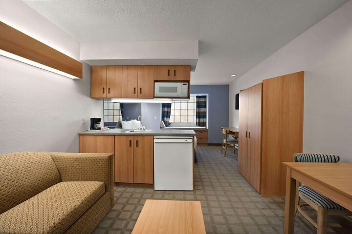 Room 6 of 11