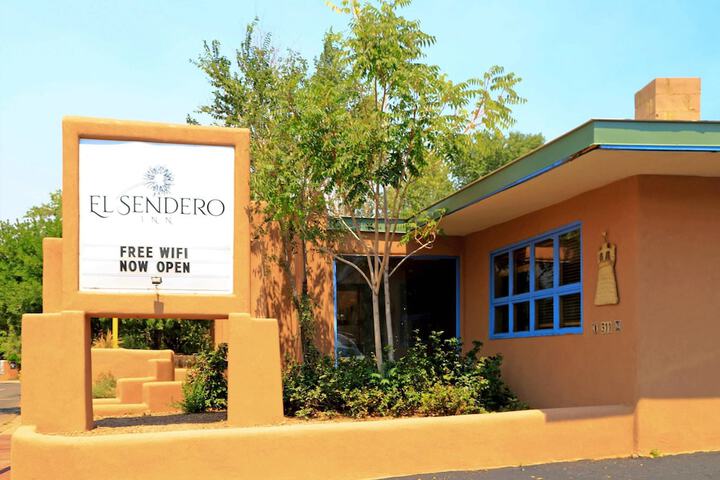 El Sendero Inn an Ascend Collection Hotel