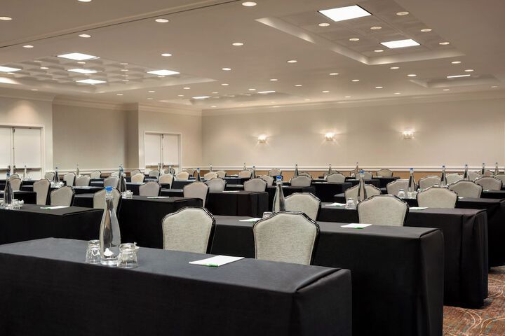 Holiday Inn Washington-Dulles International Airport by IHG