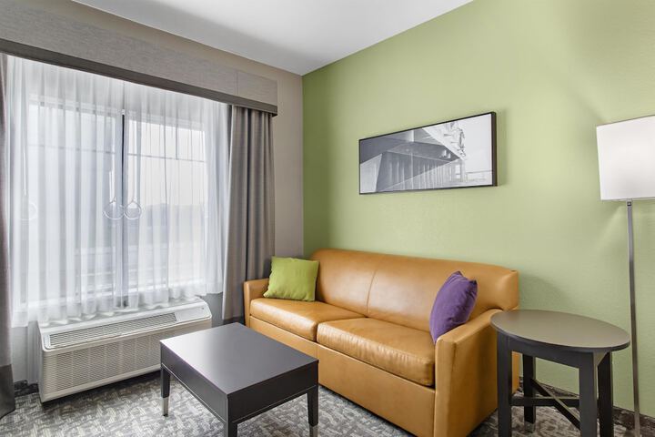 Best Western Plus Bay City Inn & Suites