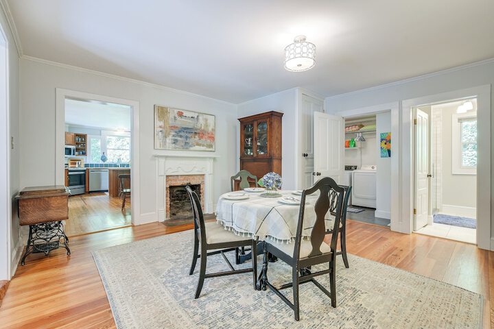 Historic & Charming Pittsboro Home w / Fireplaces