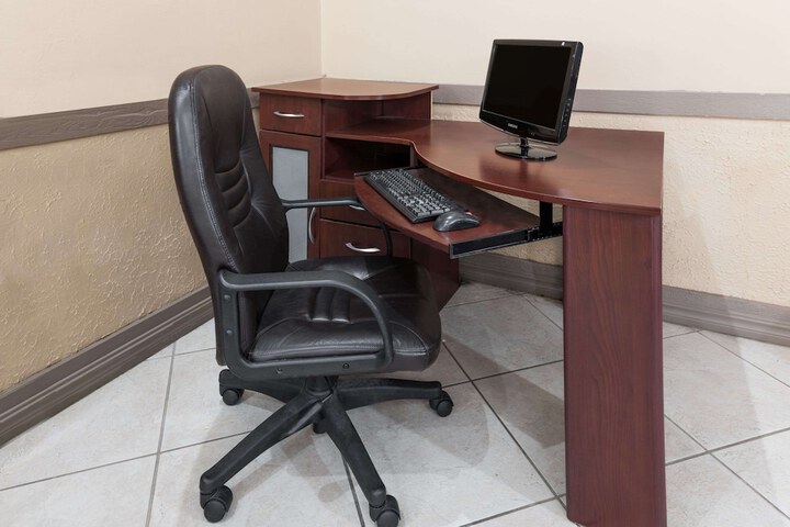 Business Center 136 of 137