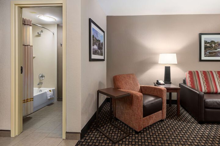 Room 36 of 73