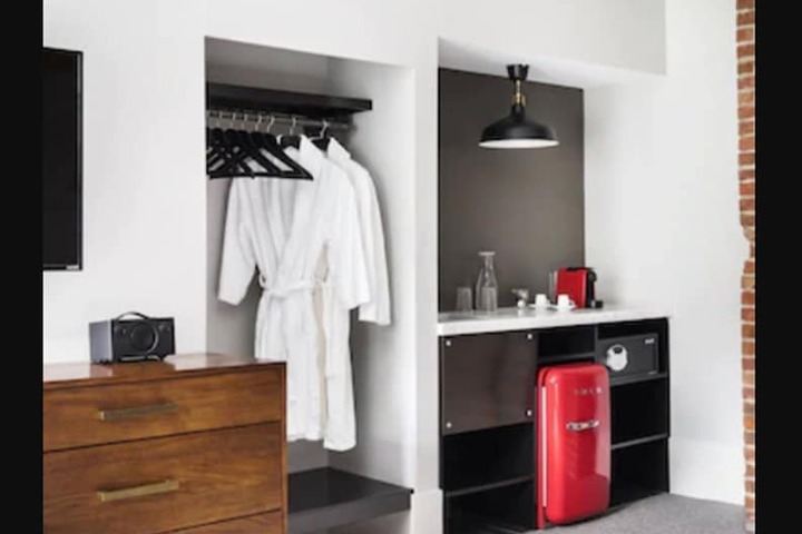 Room 42 of 49