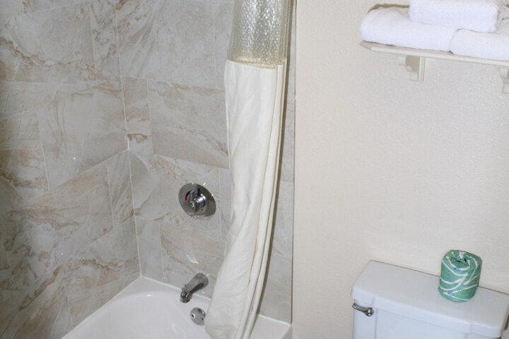 Room 16 of 25