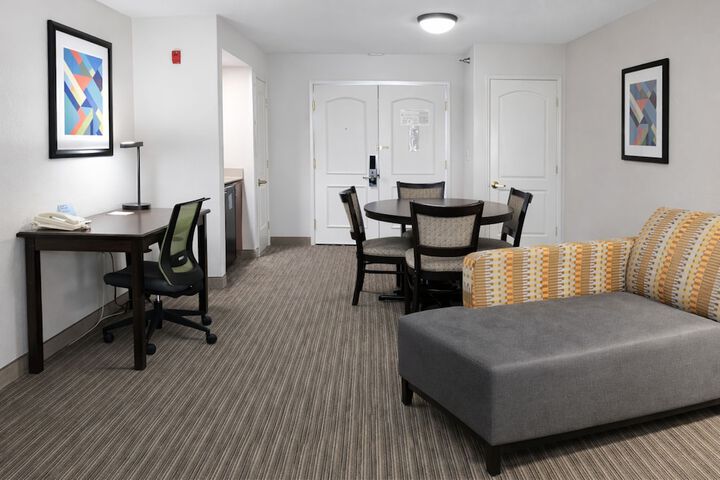 Holiday Inn Express & Suites Winner by IHG