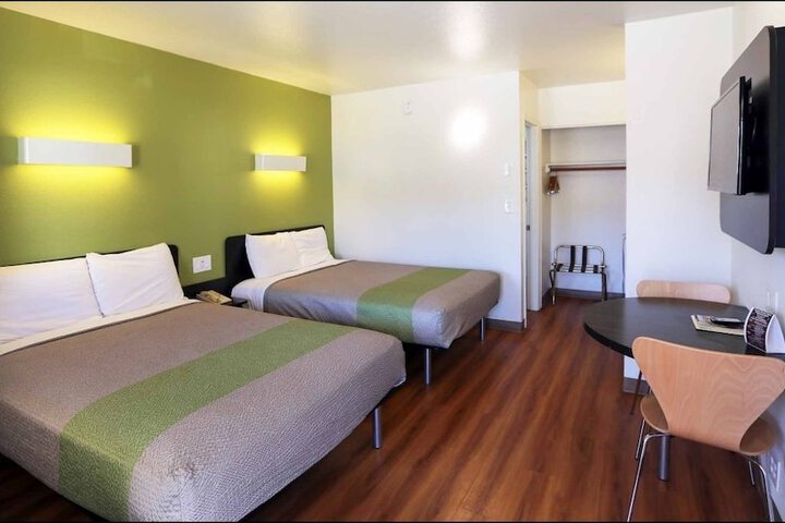 Room 17 of 39