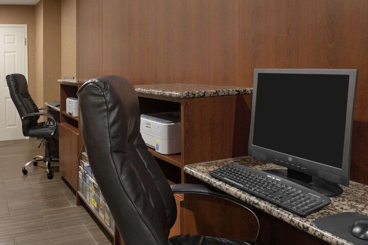 Business Center 28 of 28