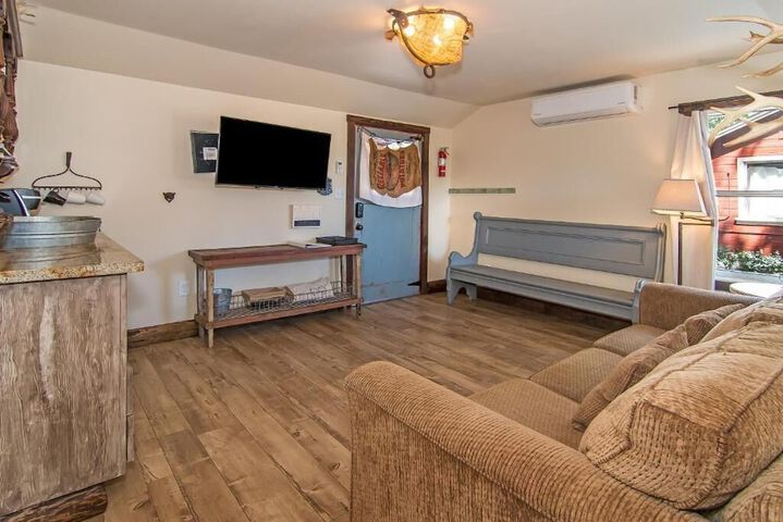 Room 106 of 191