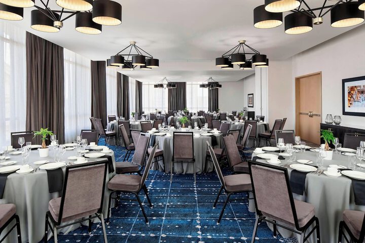 The Oaklander Hotel Autograph Collection