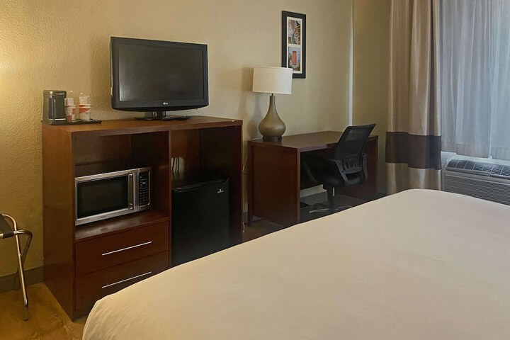 Room 30 of 41